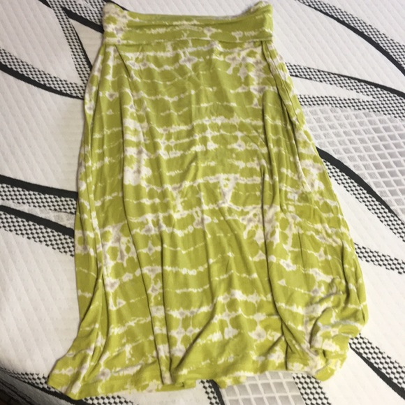 bobeau Dresses & Skirts - Great mid length maxiskirt